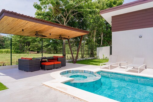 Charming family-friendly villa w/private pool and walking distance to the beach