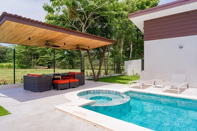 Charming family-friendly villa w/private pool and walking distance to the beach