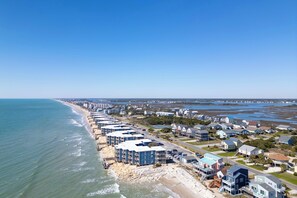 On the beach - Steps to Sand! 3rd-Floor North Topsail Beach Condo (North Topsail Beach)