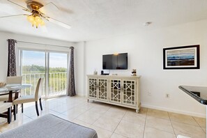 Interior - Breezy condo on the water with pool, hot tub & tennis court (Tavernier)