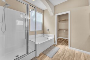 Dusche, Haartrockner, Bidet, Handtücher