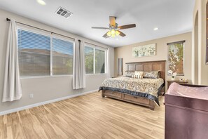 3 chambres, fer et planche à repasser, Wi-Fi, literie fournie