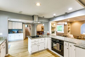 Microwave, stovetop, dishwasher, coffee/tea maker