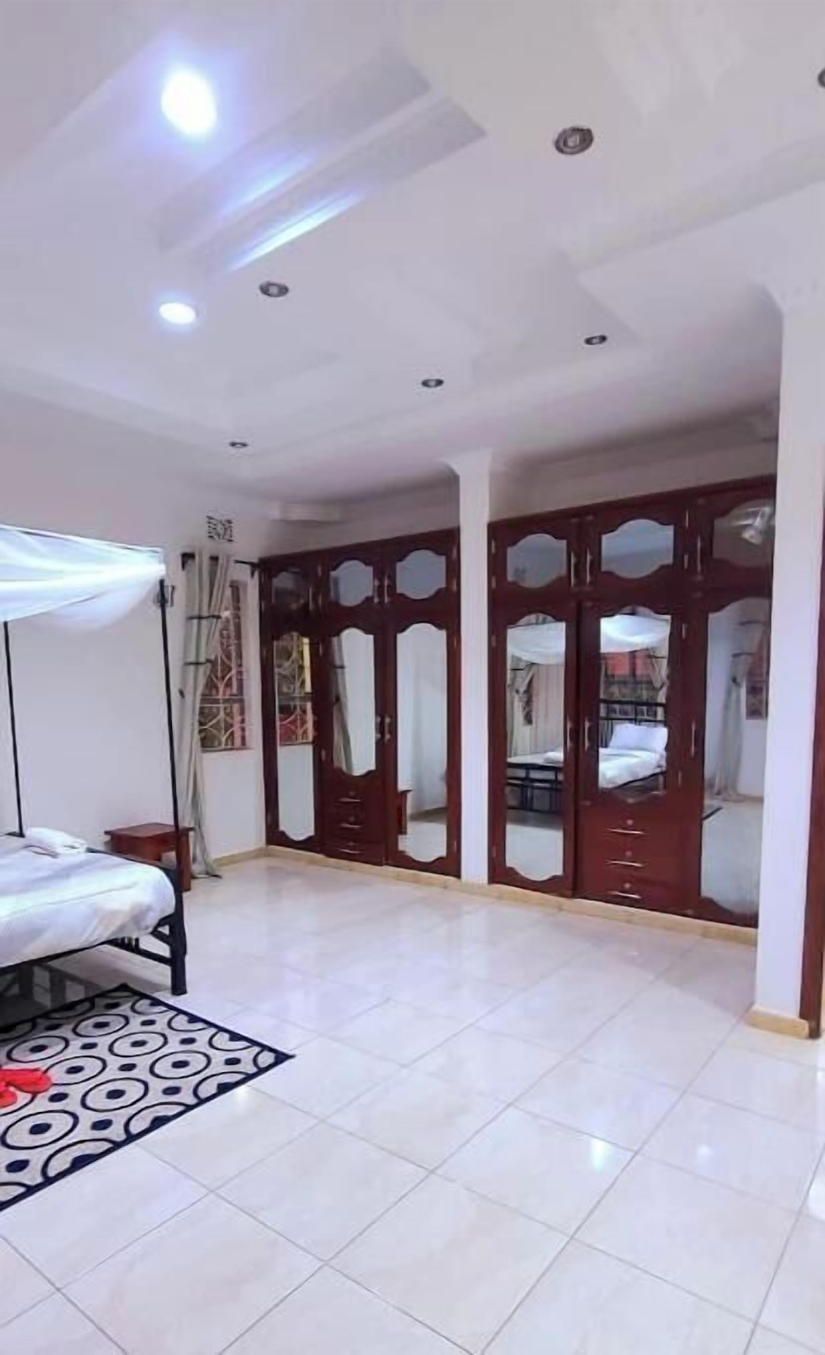 6 bedrooms, internet, bed sheets