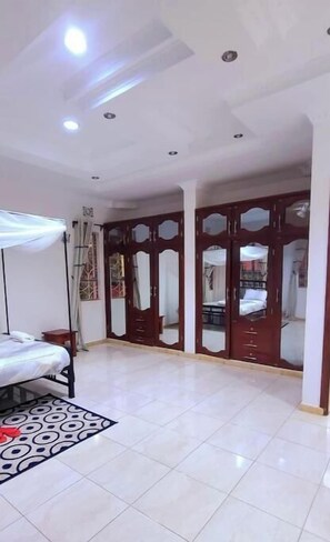 6 bedrooms, internet, bed sheets