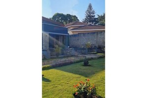 Property grounds - Abasimba 2 bedroom villa in arusha (Arusha Region)