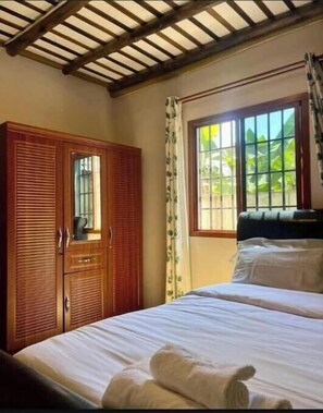 2 bedrooms, internet, bed sheets - Abasimba 2 bedroom villa in arusha (Arusha Region)
