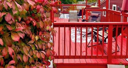 Cozy Rustic Cabin, NOTE: pipes are frozen. Please don’t book now! Back soon.