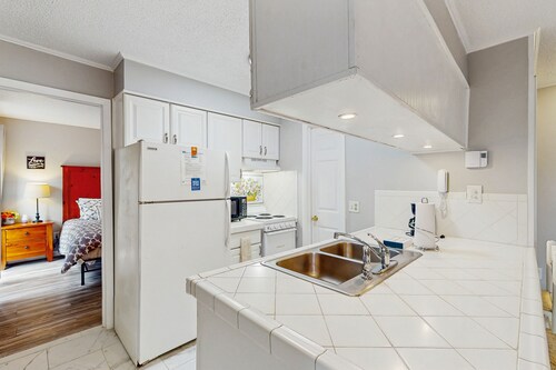 Charming 1BR condo with Full Kitchen, Wifi and Slope views from the Deck