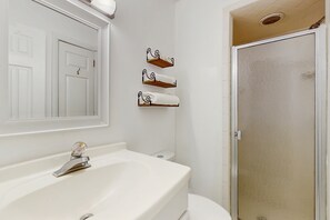 Hårtork och handdukar