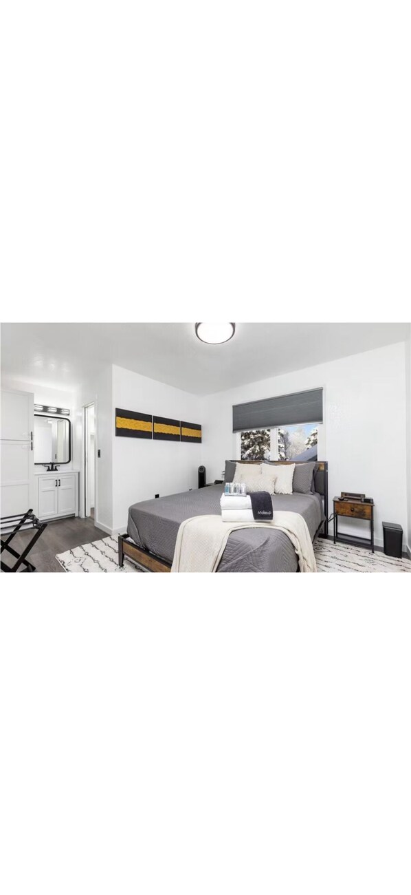 2 habitaciones, tabla de planchar con plancha, wifi y ropa de cama 
