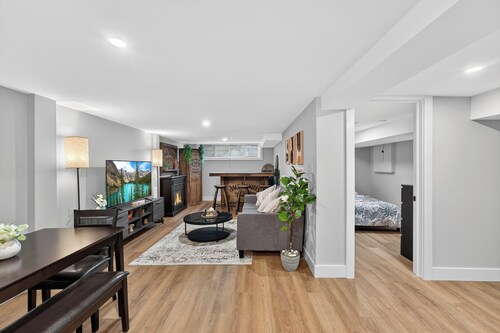 Bright & Modern 2BR Basement Suite w/ Rustic Bar & Private Entrance