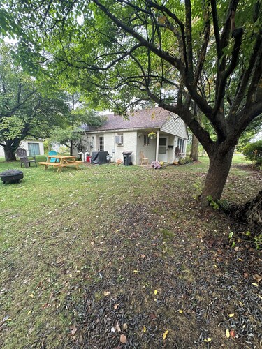 Cozy & Clean house with AC. 5-10 minutes walk from downtown PSU. 2 parking spots