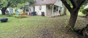 Cozy & Clean house with AC. 5-10 minutes walk from downtown PSU. 2 parking spots
