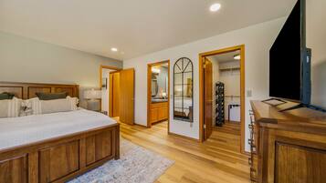 3 bedrooms, internet, bed sheets