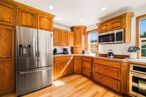 Updated coastal home with gas grill, hot tub, & bocce ball - easy beach access