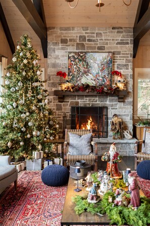 Interior - Stunning 5 bed 6 bath cottage on Lake Joseph with Boathouse (MacTier)