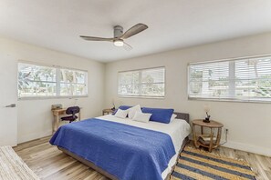 2 bedrooms, iron/ironing board, Internet, bed sheets