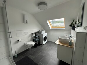 تجهيزات دش، مجففات شعر، مناشف، صابون