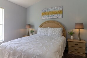 4 室のベッドルーム、アイロン / アイロン台、旅行用ベビーベッド、ベッドシーツ