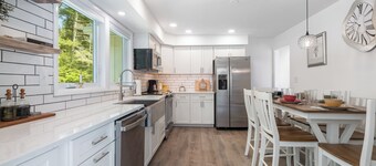 Luxury Retreat w/ Hot Tub - near Bethel Woods!