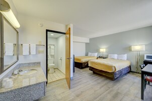 Escritorio, wifi gratis y ropa de cama 