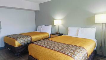 Habitació, no fumadors (2 Full Beds) | Escriptori, wifi gratuïta i roba de llit