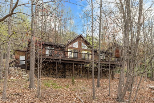 Mountain Paradise Cabin! Free gift for 5 nights or more! 3BR, 2BA, in home sauna