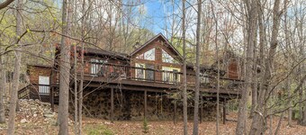 Mountain Paradise Cabin! Free gift for 5 nights or more! 3BR, 2BA, in home sauna