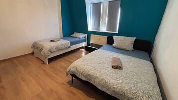 4 Schlafzimmer, Bügeleisen/Bügelbrett, WLAN, Bettwäsche