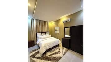 1 sovrum, internet och sÀngklÀder