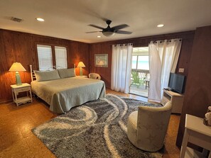 3 slaapkamers, een strijkplank/strijkijzer, wifi, beddengoed