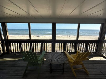 TWIN PEAKS 
Just a Comfortable Beach House