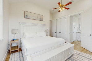 3 bedrooms, iron/ironing board, internet, bed sheets