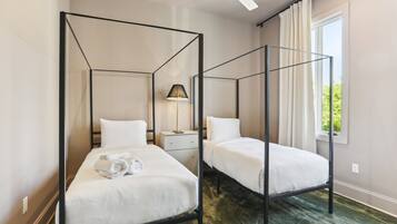 5 quartos, Wi-Fi de cortesia, roupa de cama