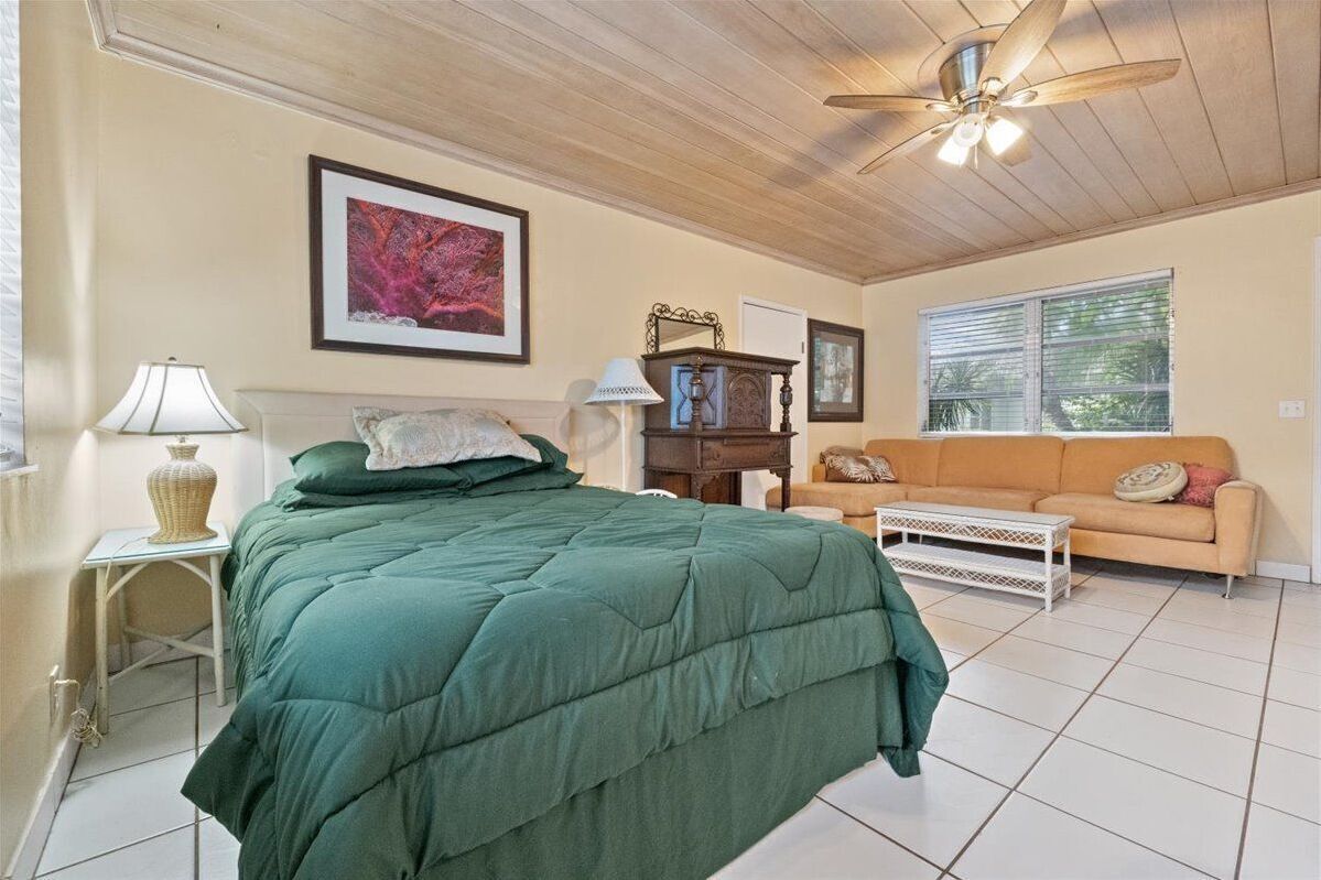 1 bedroom, desk, iron/ironing board, WiFi