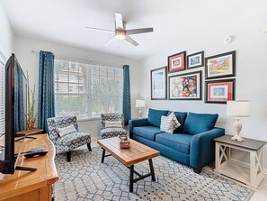 Téléviseur, jeux vidéo, table de baby-foot, table de ping-pong