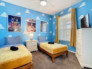 3 bedrooms, desk, iron/ironing board, travel crib
