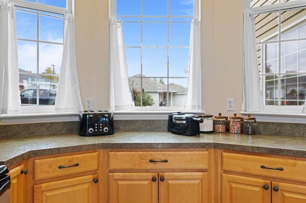 Microondas, horno, placa de cocina y lavavajillas