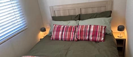 3 bedrooms, bed sheets