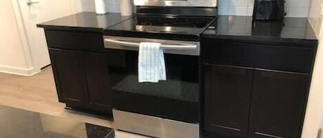 Fridge, oven, dishwasher, coffee/tea maker