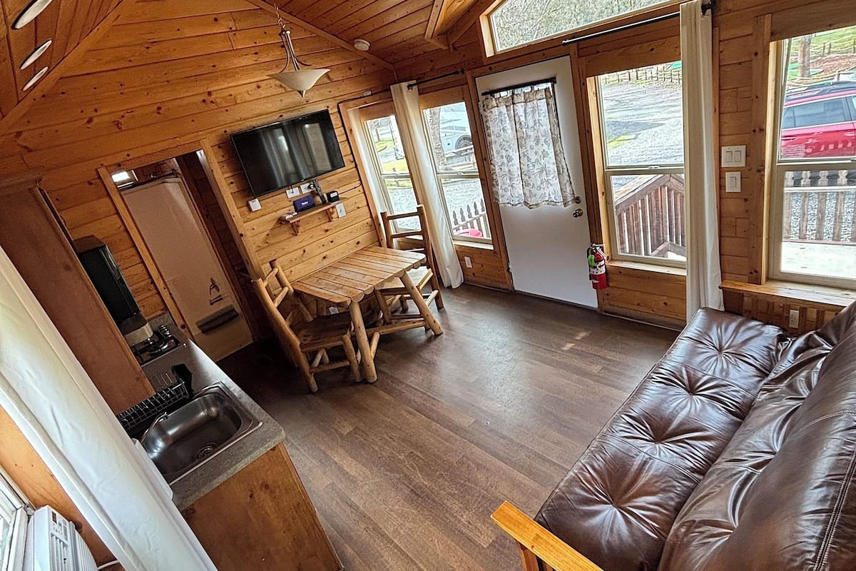 Standard Cabin, Mountain View | Laptop workspace, free WiFi, wheelchair access