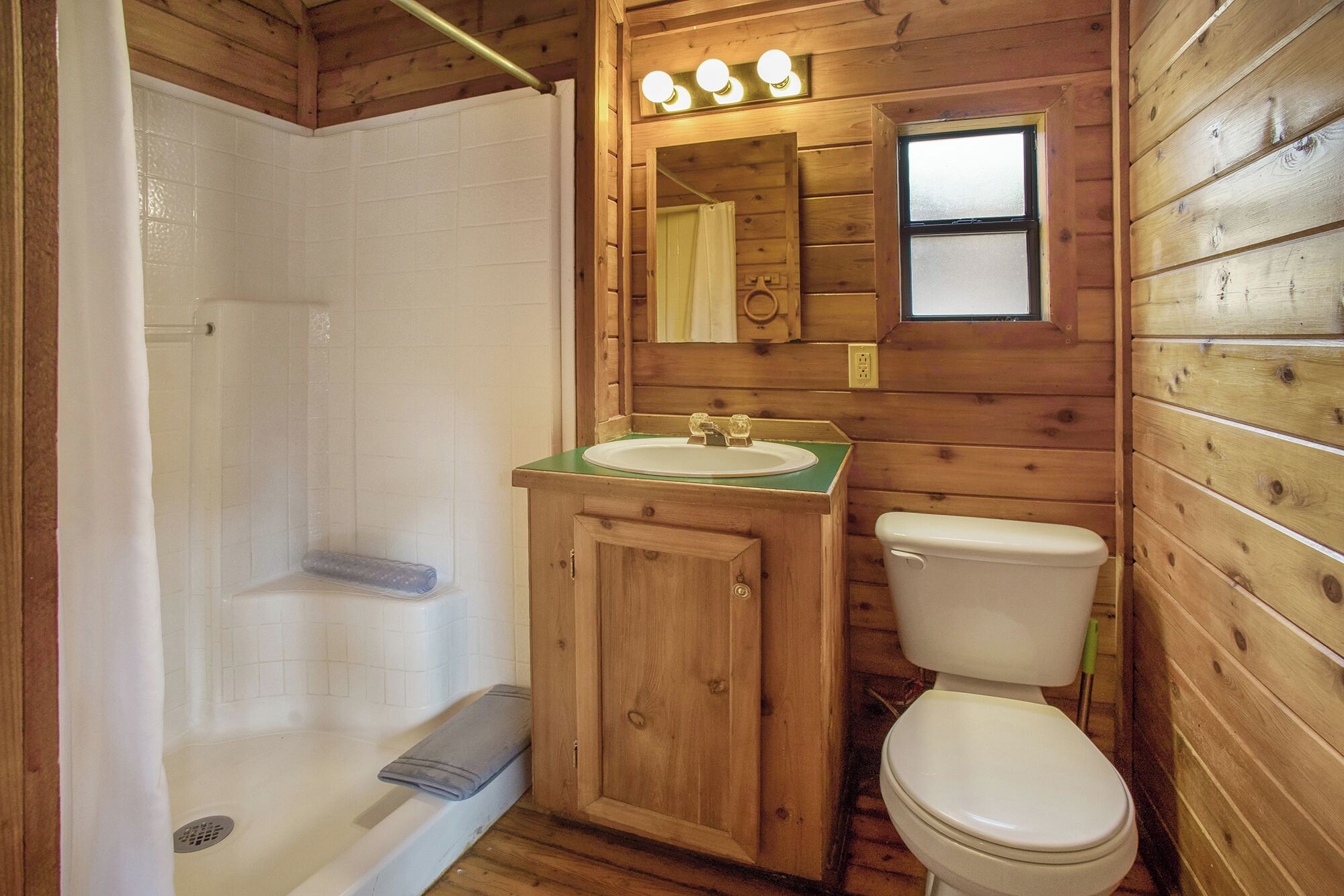 Deluxe Cabin, Mountain View | Bathroom | Toilet paper