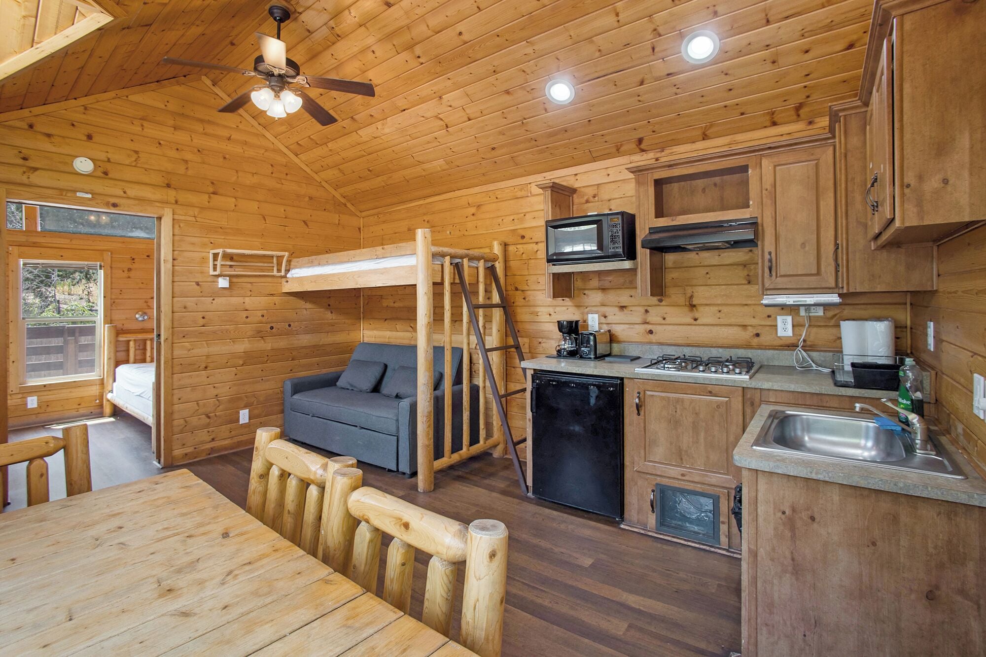 基础小屋 | 起居区 | 平板电视