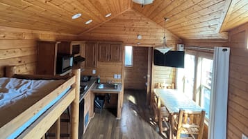 Basic Cabin | Laptop workspace, free WiFi, wheelchair access