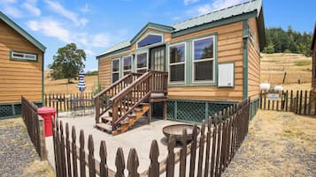 Standard Cabin, Mountain View | Terrace/patio