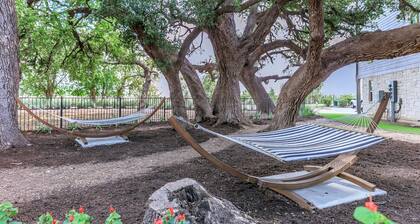 Leander 1BR Apartment with Kitchen & Living Room