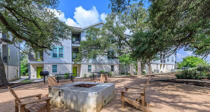 Leander 1BR Apartment with Kitchen & Living Room