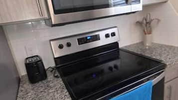 Cookware/dishes/utensils