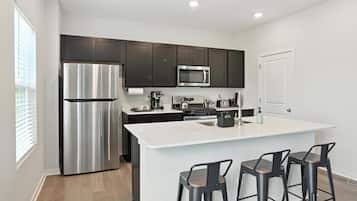 Microonde, forno, piano cottura, lavastoviglie